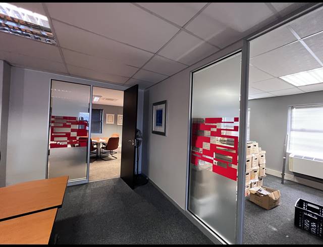 296M² OFFICE TO LET IN KENILWORTH
